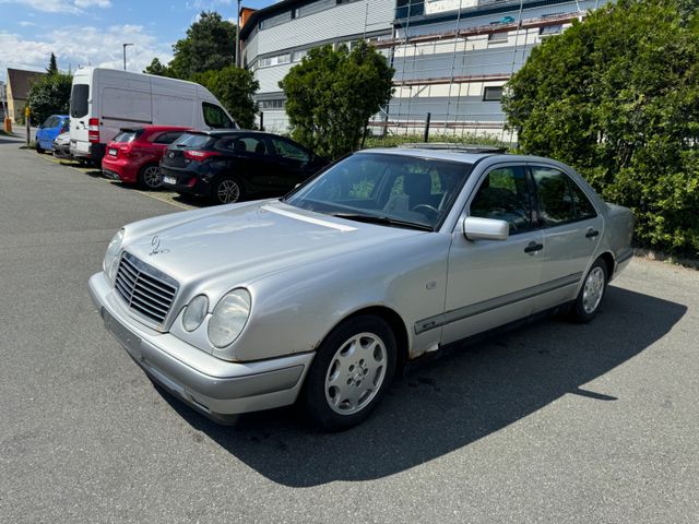 Mercedes-Benz E 200