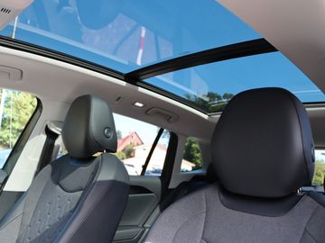 Fahrzeugverkauf 11 Volkswagen Tiguan 1.5 eTSI AHK Pano StHz 19 Zoll