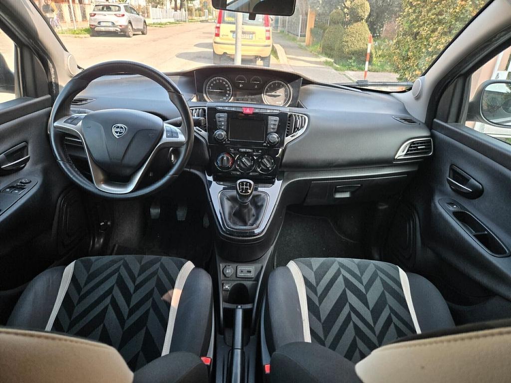 Lancia Ypsilon