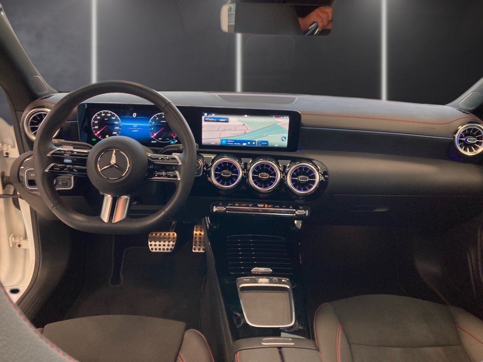 Fahrzeugabbildung Mercedes-Benz CLA 200 AMG Adv.*Pano*STDHZG*LED*Kamera*Carpaly*