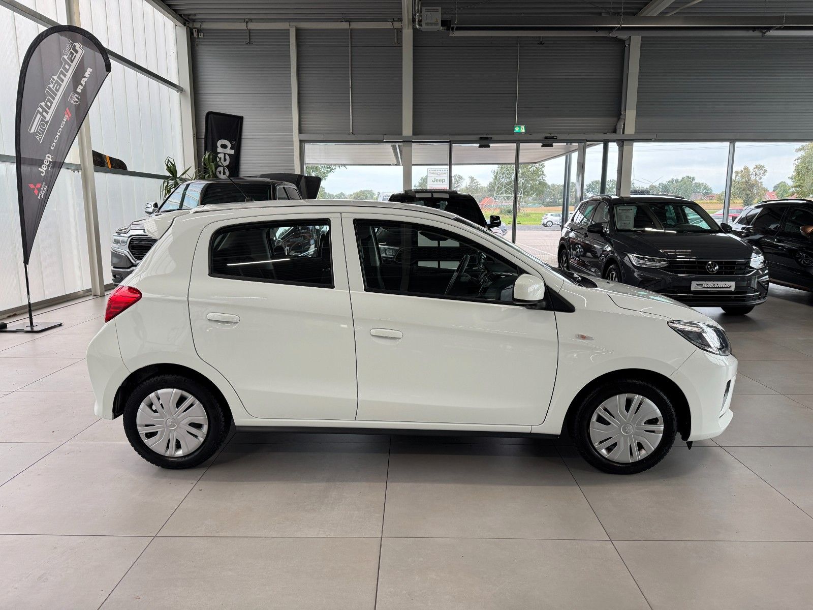 Fahrzeugabbildung Mitsubishi Space Star 1.2 Select "Ganzjahresreifen ZV DAB"