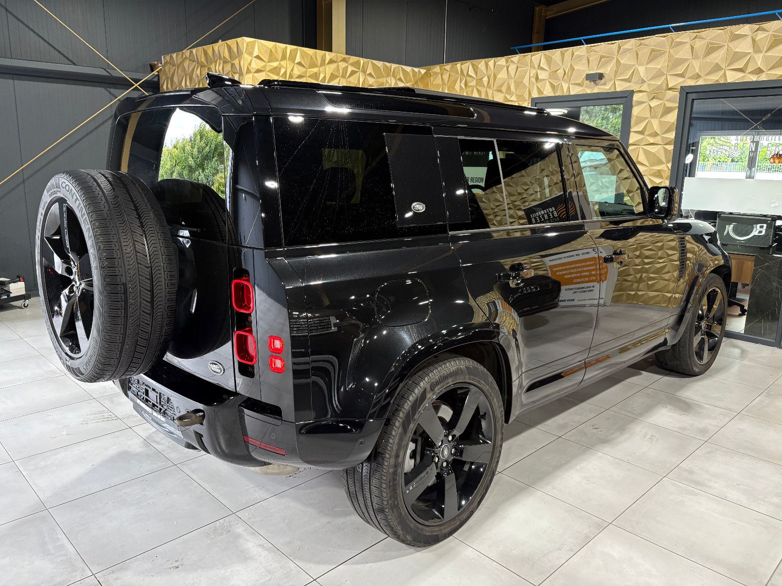 Fahrzeugabbildung Land Rover Defender 110 X-Dynamic HSE/PANO/360°/AHK/APPLE/
