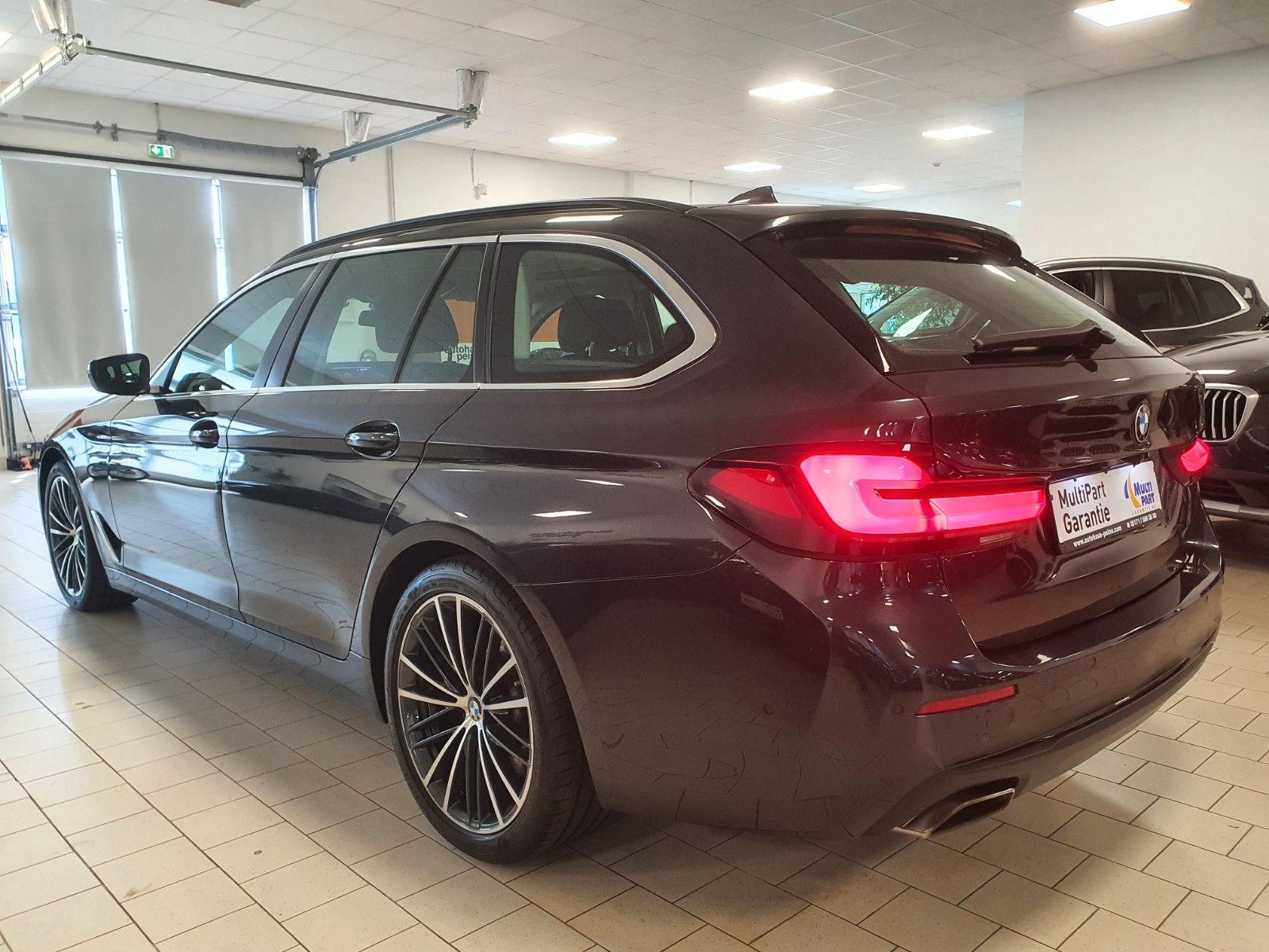 BMW 530dxD/Aut/Panorama/LEDerSportStz/P&DrivAssProf imagem 2