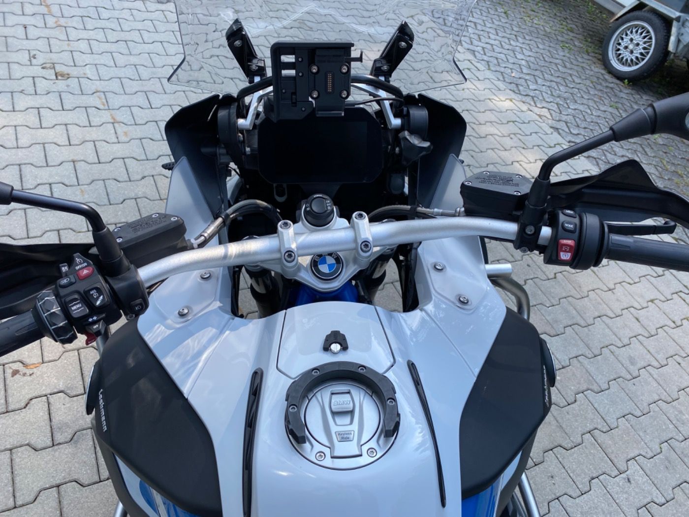 Fahrzeugabbildung BMW R 1200 GS Adventure Rallye 3 Pakete Connectivity