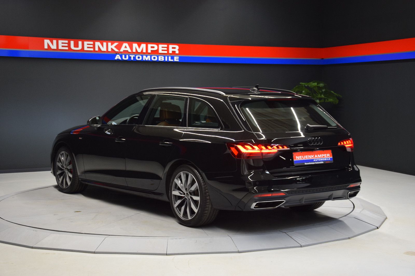 Fahrzeugabbildung Audi A4 Avant 40 TDI S line MATRIX 3-Zonen ACC