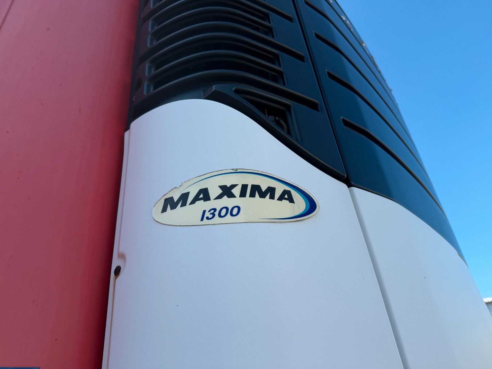 Fahrzeugabbildung Schmitz Cargobull SKO10 Carrier Maxima 1300 LBW Bär 2000kg gelenkt