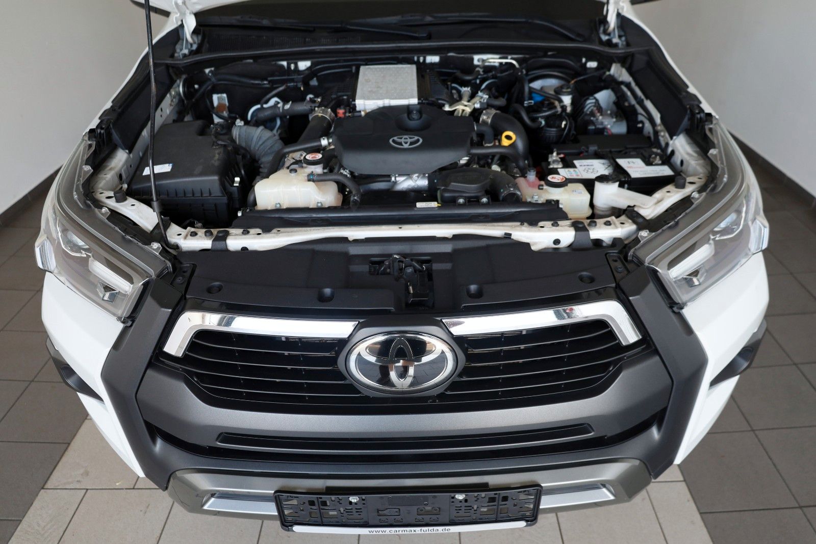 Fahrzeugabbildung Toyota Hilux 2.8 D-4D Invincible,ACC,Rollo,Rollbüg.,AHK