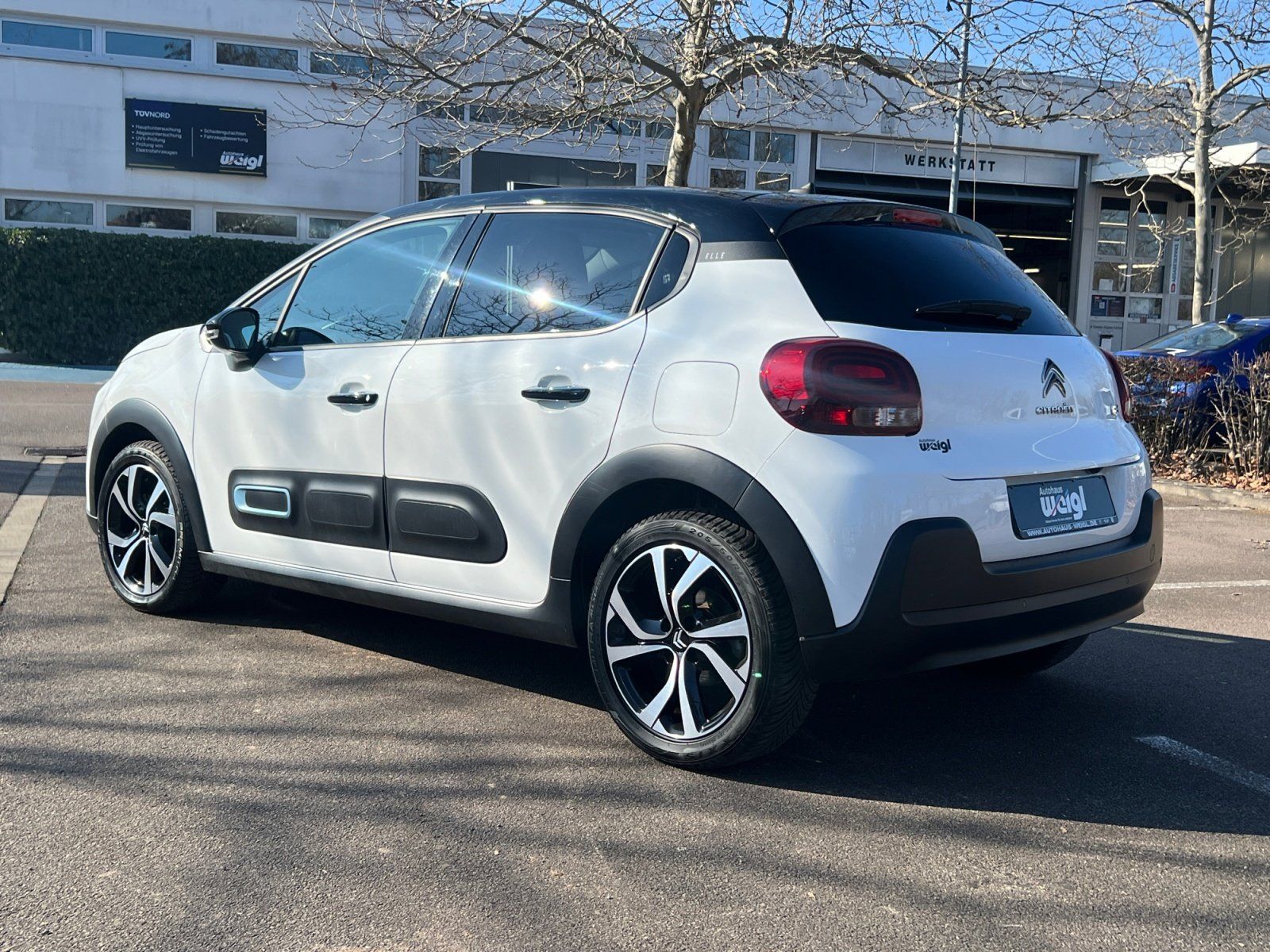 Fahrzeugabbildung Citroën C3 PureTech 110 EAT6 Elle Automatik Sitzheizung