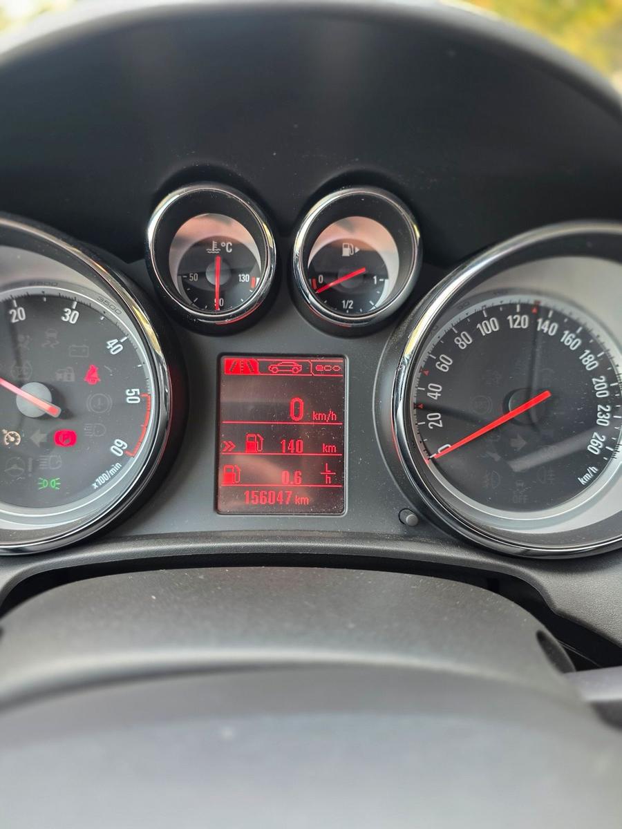 Opel Astra 2014 — photo 11