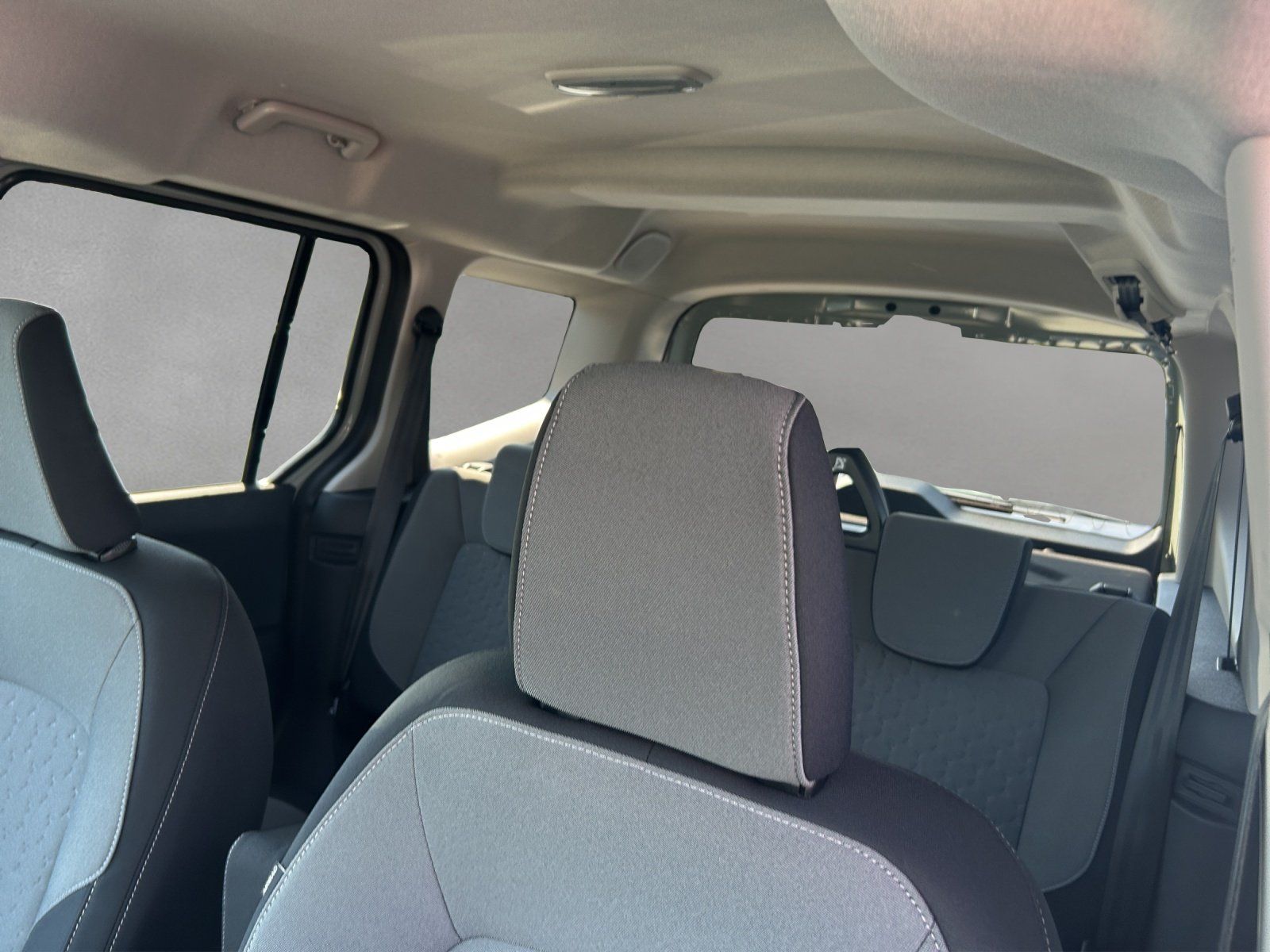Fahrzeugabbildung Ford Tourneo Courier Titanium Automatik