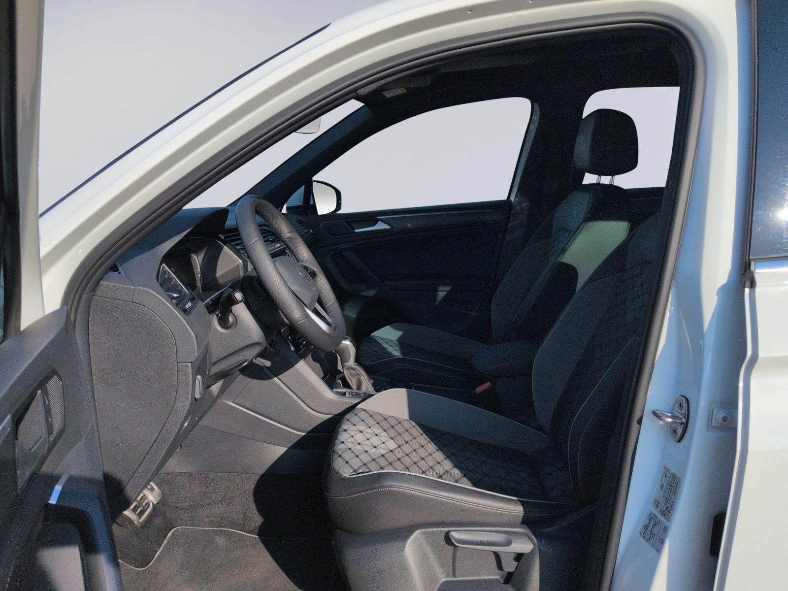Tiguan 2.0 TDI DSG 4M R-Line KAMERA+STHZ+AHK