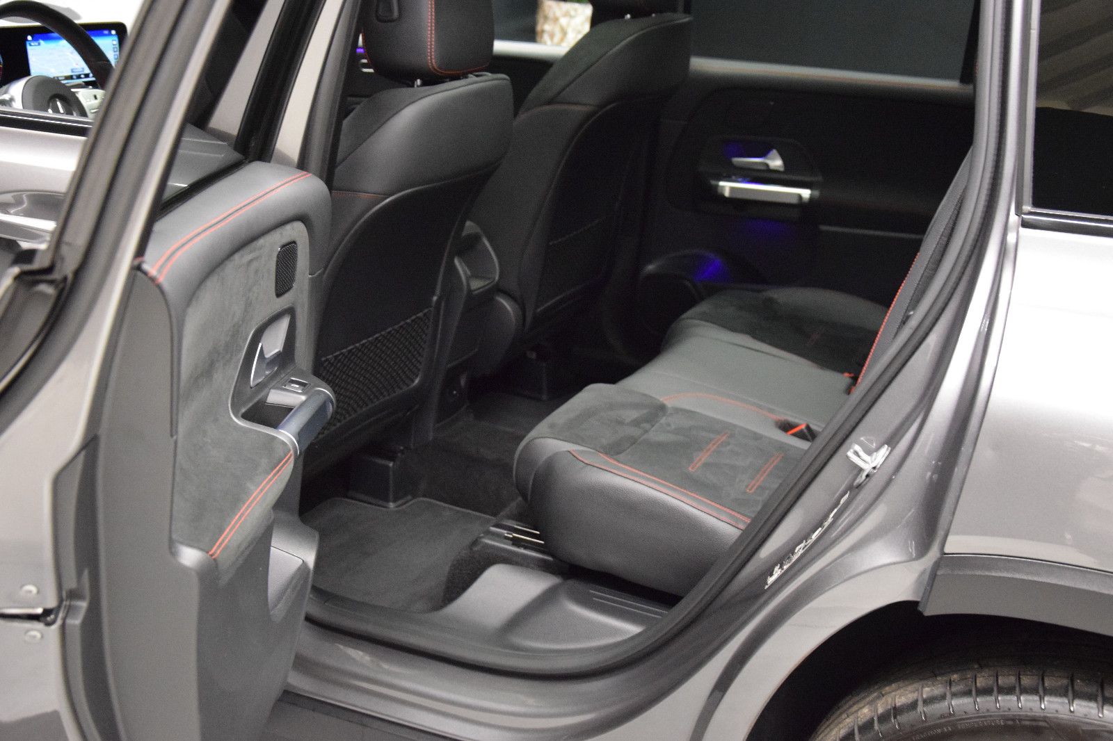 Fahrzeugabbildung Mercedes-Benz GLB 200 AMG Line 7Sitze Pano Ambi Widescreen AHK