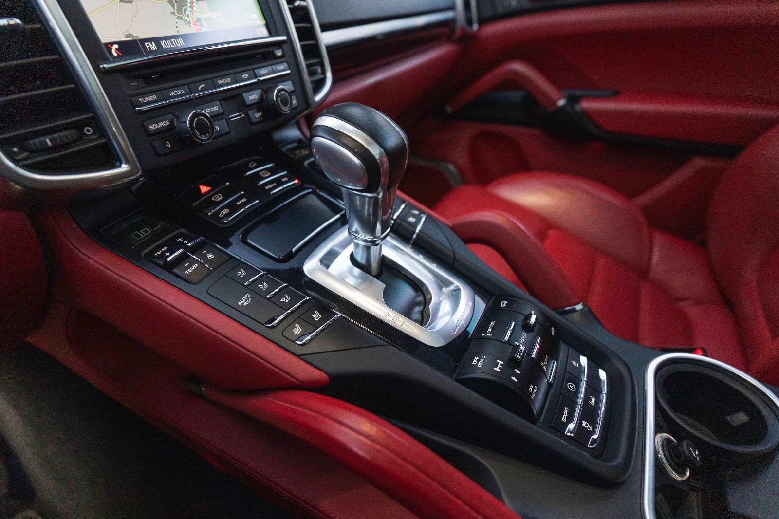 Fahrzeugabbildung Porsche Cayenne Turbo S BURMESTER SPORT-CHRONO ORI. LACK