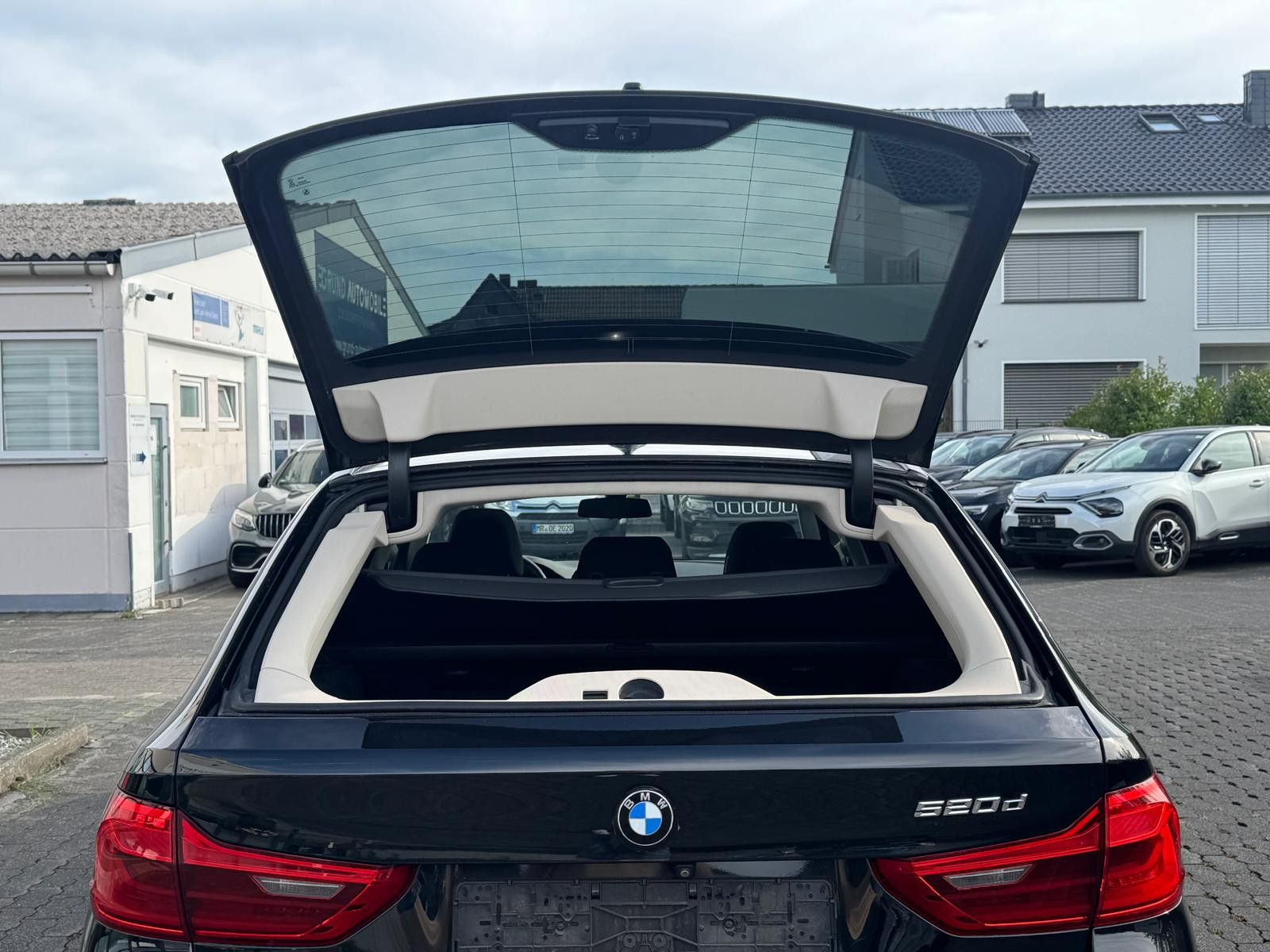 Fahrzeugabbildung BMW 520 d Business-Paket Auto.LED+NAVI+PANO+KAM+PDC+