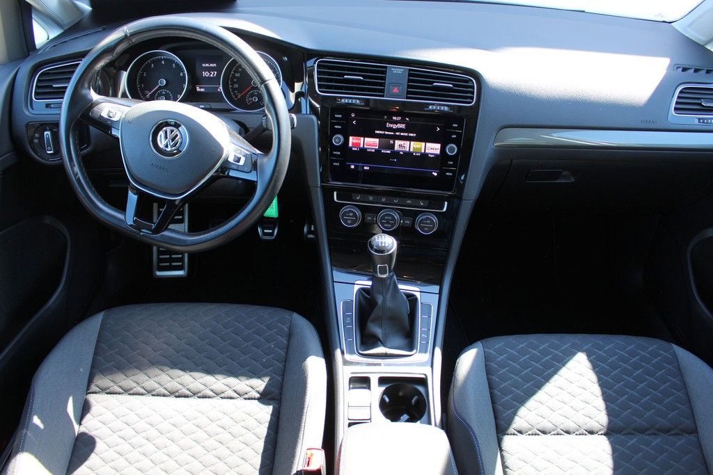 Fahrzeugabbildung Volkswagen Golf VII 1.0 TSI Join *Navi*SHZ*Ganzjahresreifen