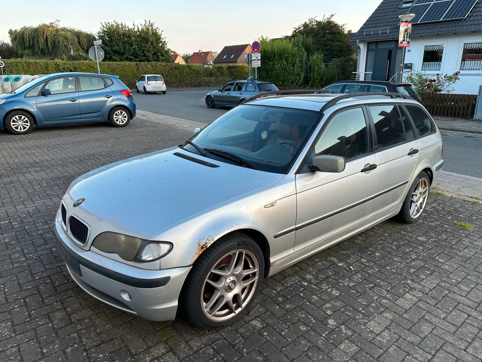 BMW 320 2005 — rear view