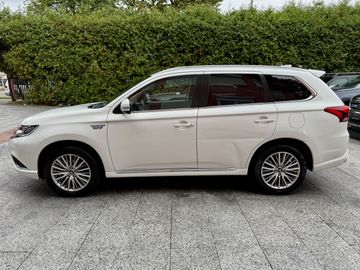 Mitsubishi Outlander - 2