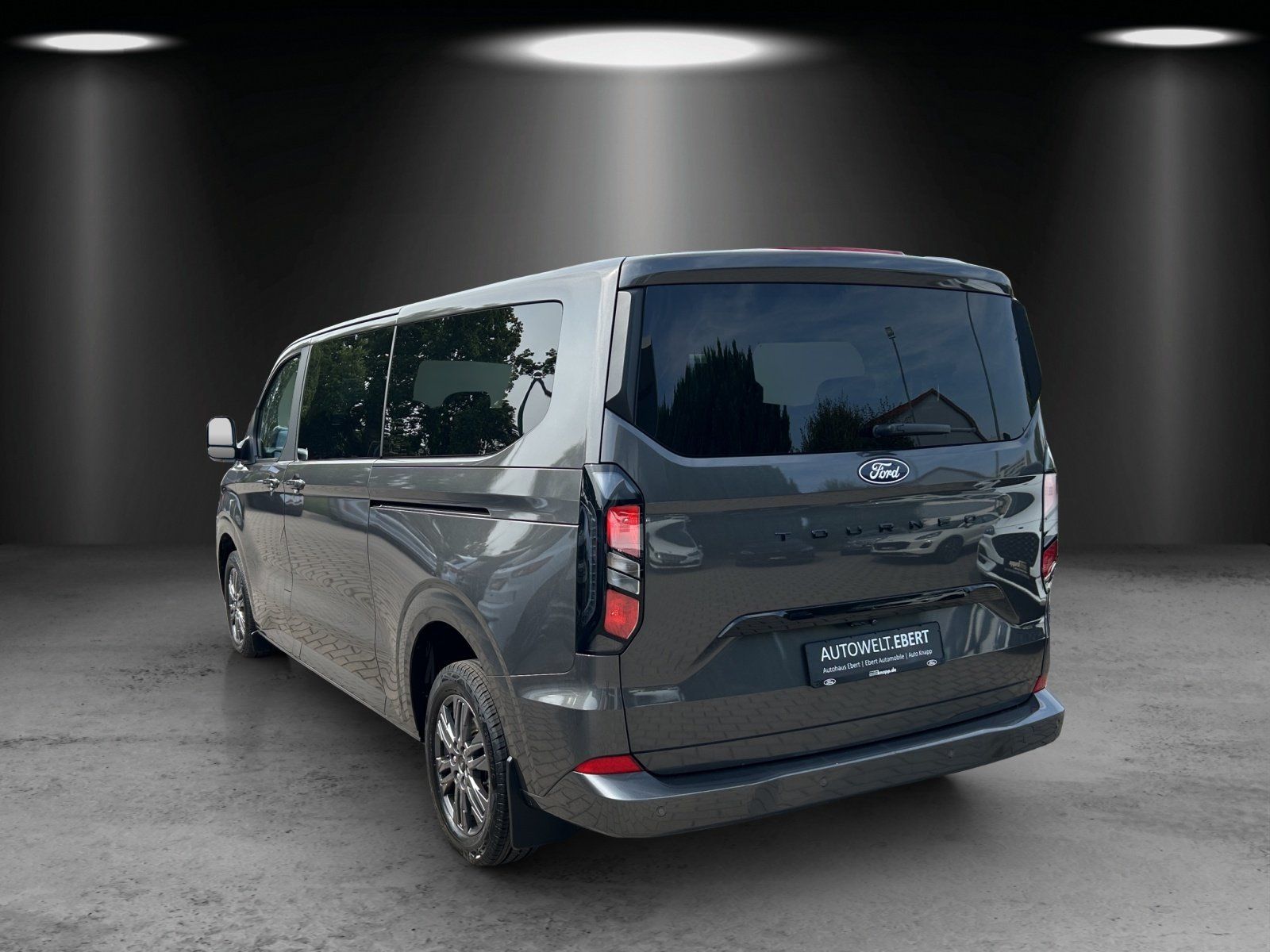 Fahrzeugabbildung Ford Tourneo Custom Titanium 320 L2 EcoBlue Automatik