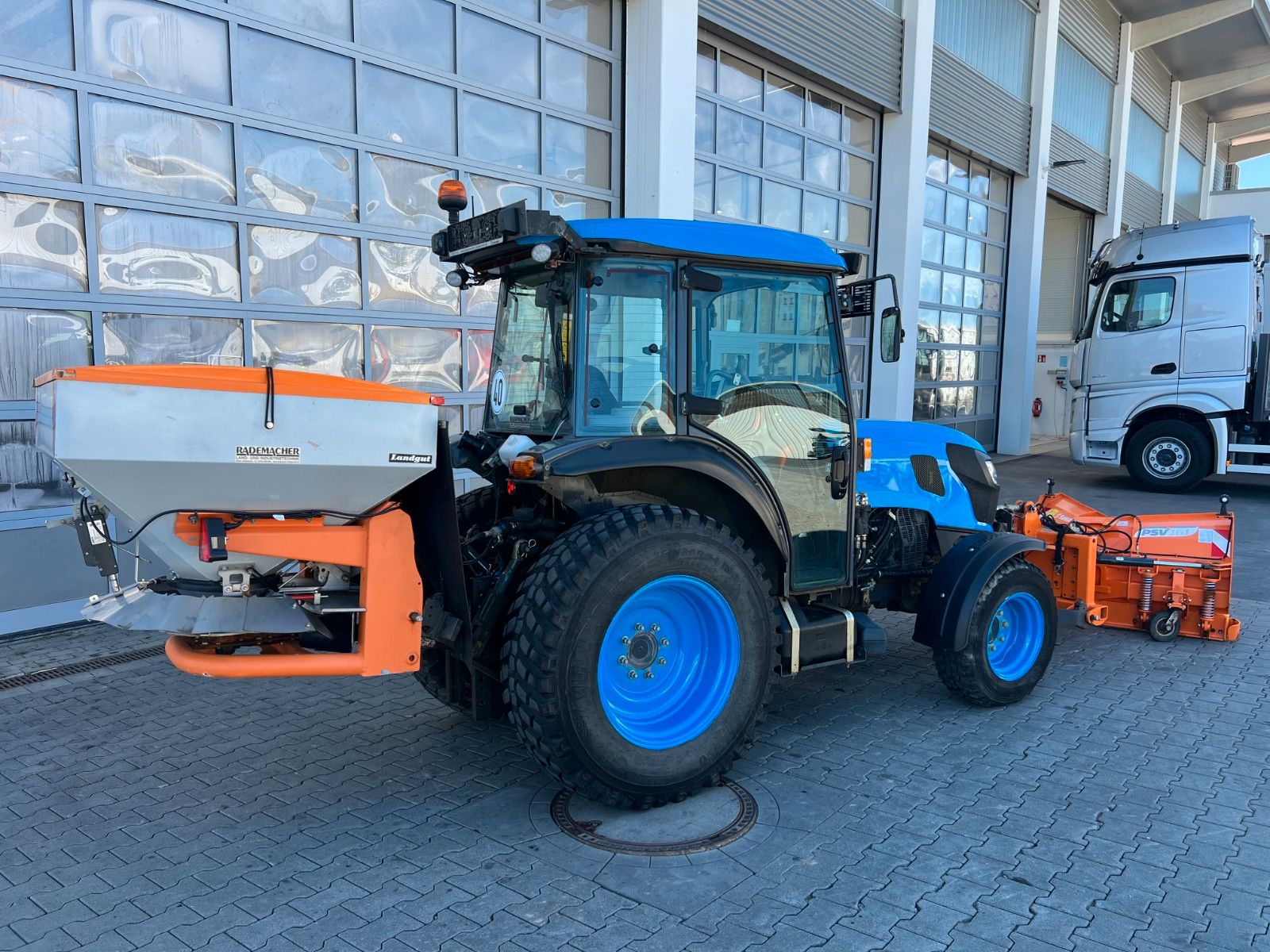 Fahrzeugabbildung Kubota M5101N / nur 437h / Kommunalpaket