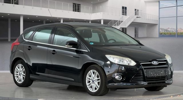 Ford Focus Lim. Titanium -1.Hand-VOLL AUSST.-62TKM!!