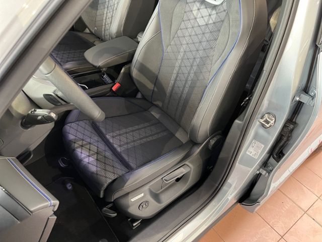 Fahrzeugabbildung Volkswagen Tiguan 2.0 TDI DSG 4Motion R-LINE PANO AHK SHZG