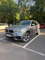 BMW X5 30d M Pakete Vollastatung - BMW 530 mit Diesel-Antrieb: Geländewagen