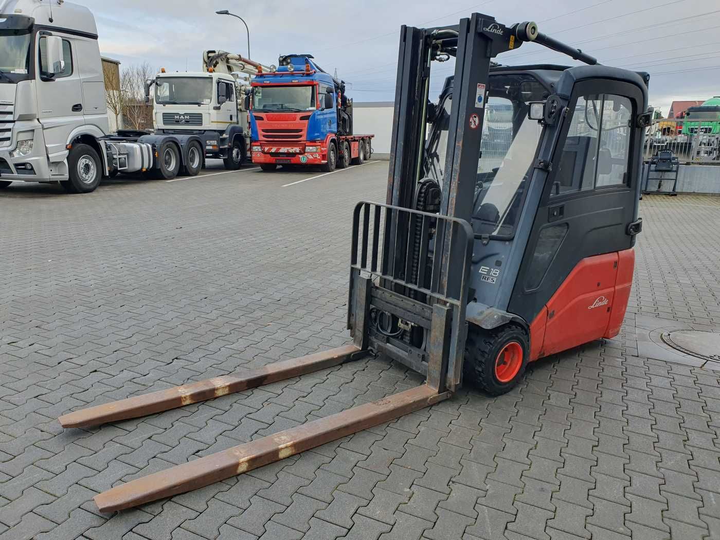 Fahrzeugabbildung Linde E18 - 01 / Triplex: 4.50m! / SS / nur 5.672h!