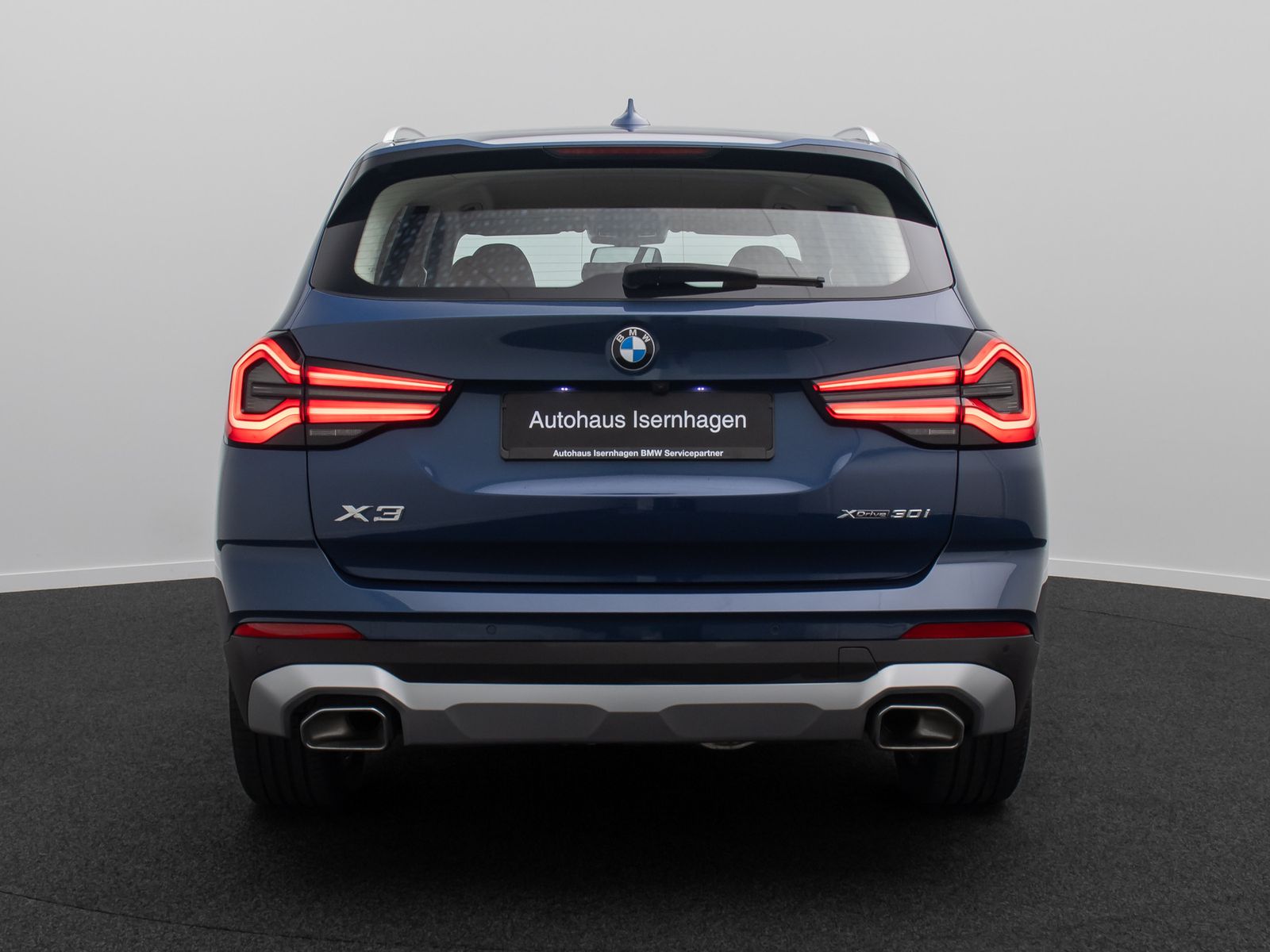 Fahrzeugabbildung BMW X3 xD30i AHK Kamera DAB Komfort Memory Leder 19"