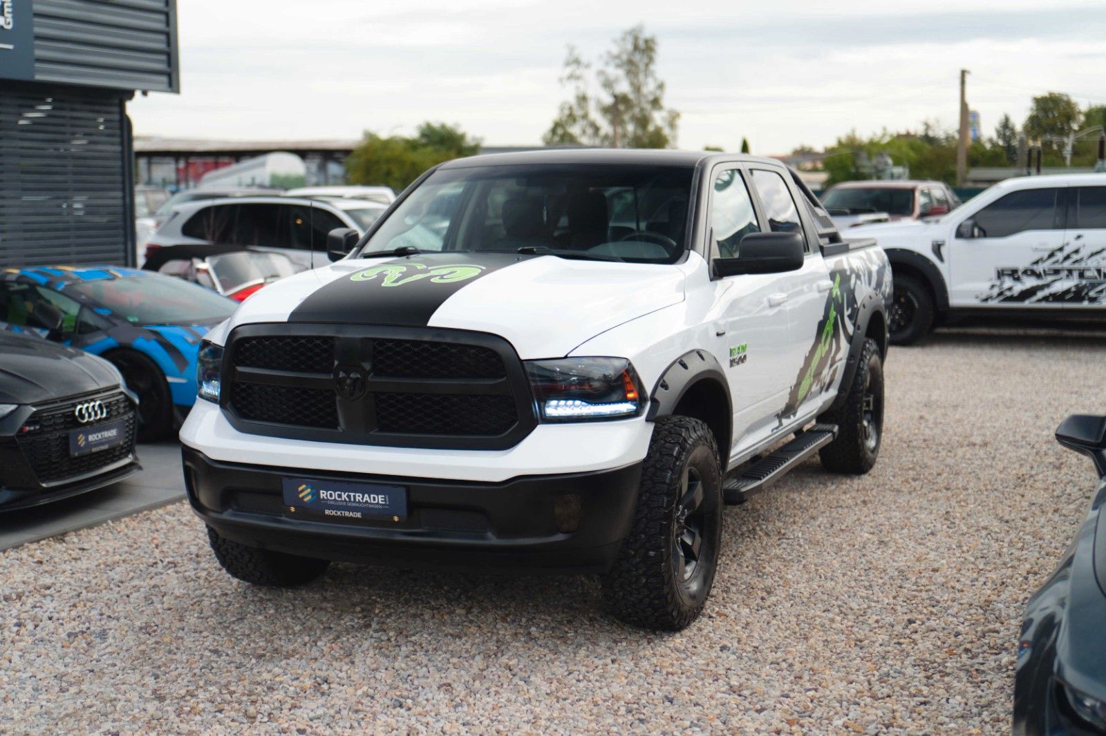 Fahrzeugabbildung Dodge RAM 5.7 V8 HEMI 4x4 OFFROAD Night-Paket LONGBED