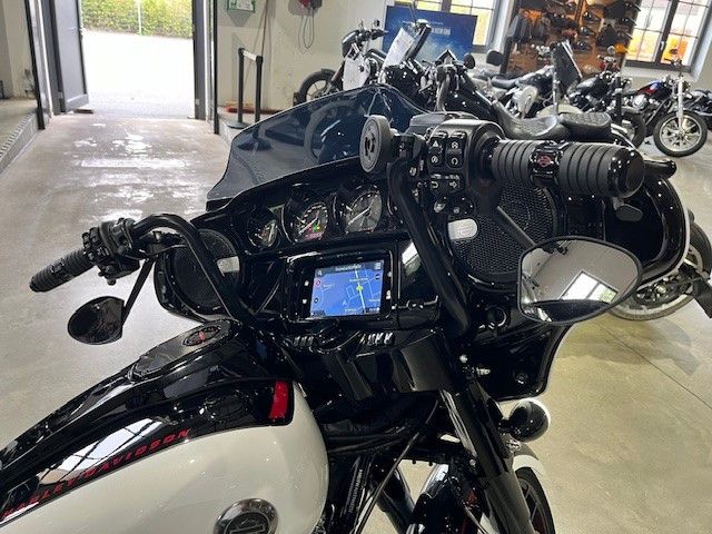 Fahrzeugabbildung Harley-Davidson CVO Street Glide CVO 117 Umbau