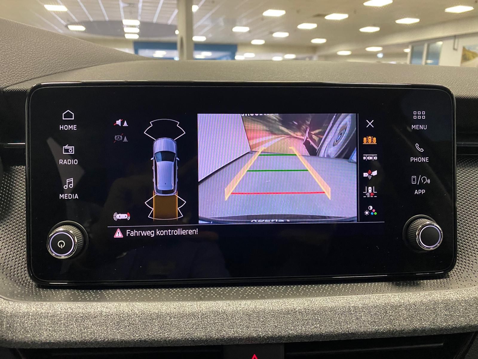 Fahrzeugabbildung SKODA Kamiq 1.0 TSI Selection AHK+APP+KLIMA+RFK+PDC+SI