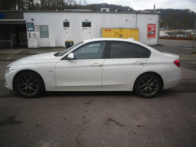 BMW 320 i Sport Line Limo 82000KM Navi Kamera Sitzh