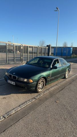 BMW E39 525i