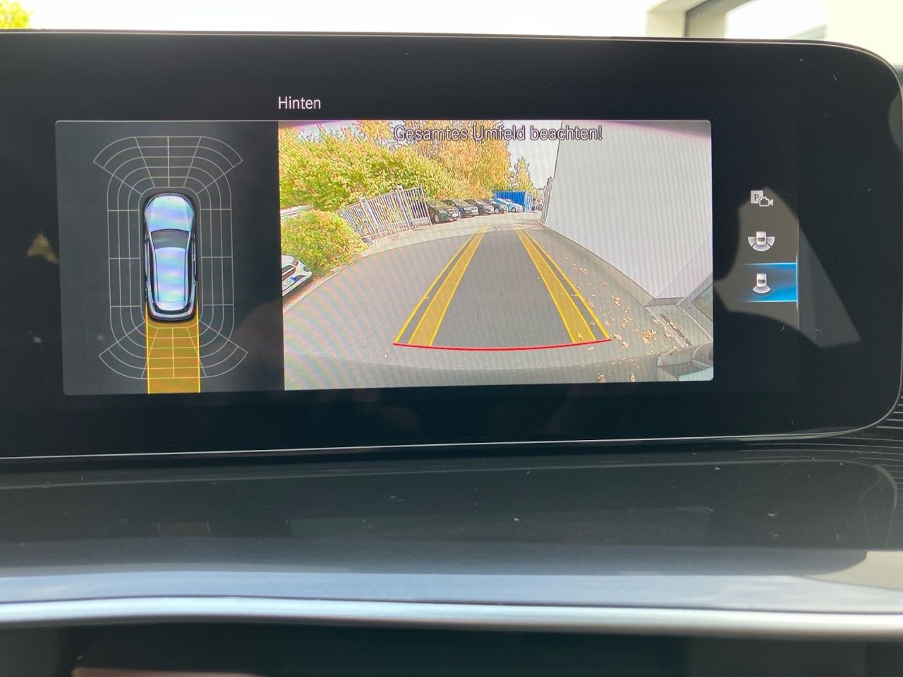 Fahrzeugabbildung Mercedes-Benz EQC 400 4M AMG+STNDHZ+MEMORY+MULTIB+AMBIENTE+++
