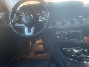 Mercedes E 200 - 11