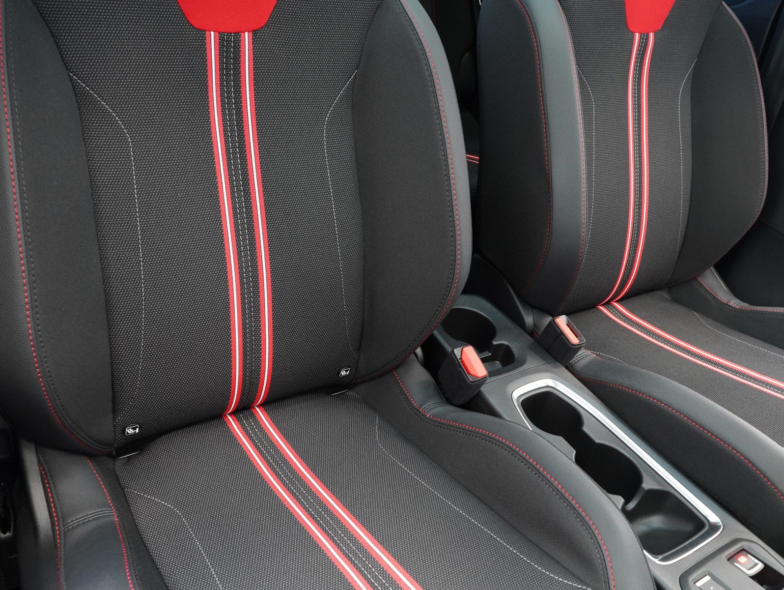 Fahrzeugabbildung Opel Corsa F e GS Line LED/KAMERA/PANORAMA/SOH