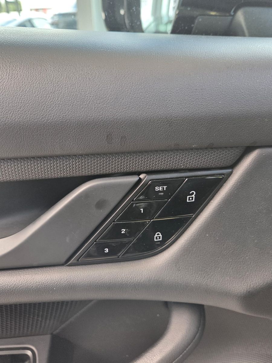 Fahrzeugabbildung Porsche Taycan 4 S/erst 48000km