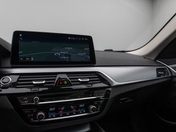 Fahrzeugabbildung BMW 530e xD Tour Pano ACC Kamera360° Sportsizt