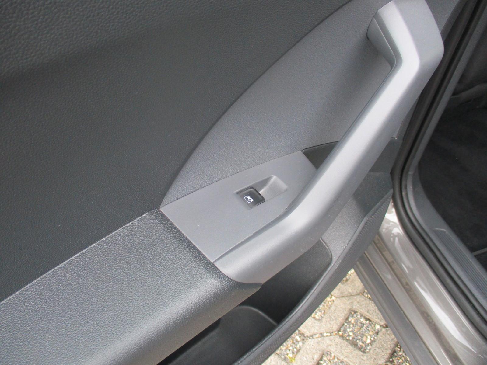 Volkswagen T-Cross 1.0i Life *Sitzhz*AWR*Freisprechanl*