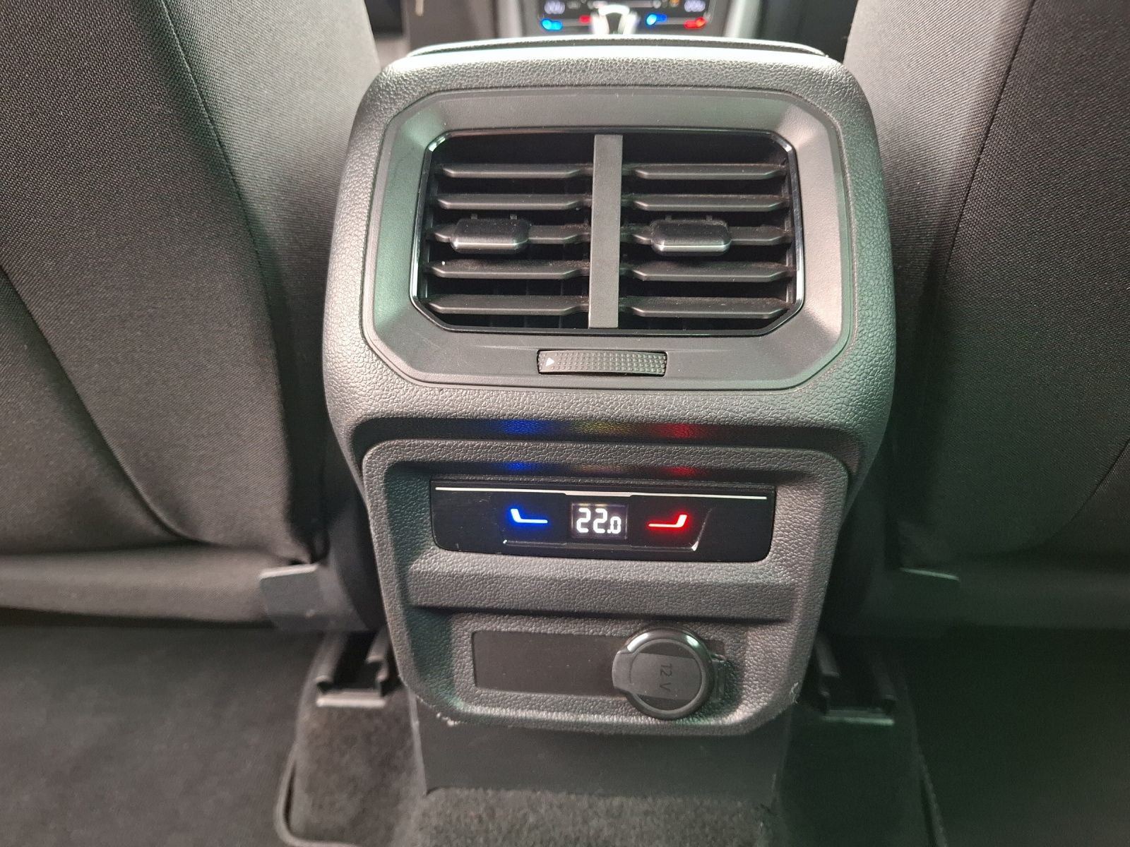 Fahrzeugabbildung Volkswagen Tiguan TDI Life DSG 4M Standhzg Matrix Navi ACC