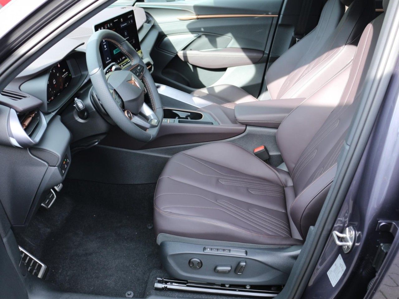 Fahrzeugabbildung CUPRA Terramar VZ 1.5 e-Hybrid DSG