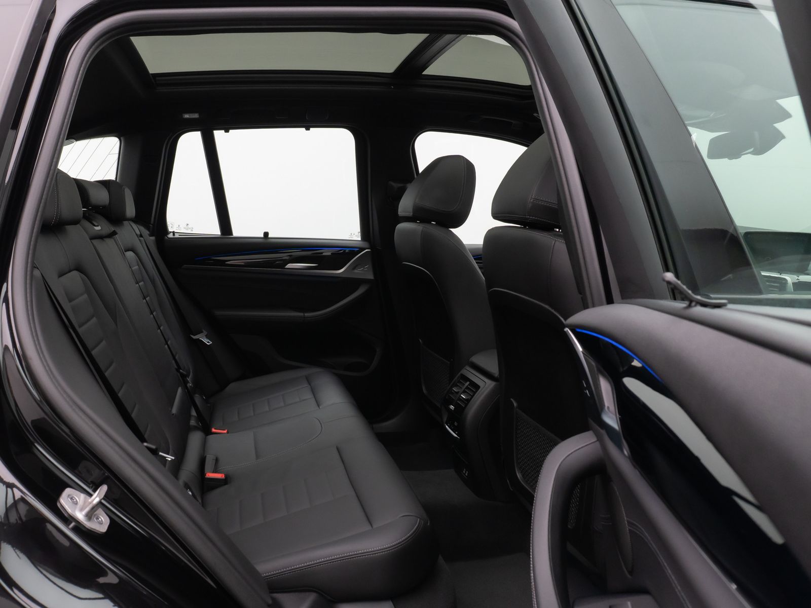 Fahrzeugabbildung BMW X3 xD30i Panorama Kamera DAB HiFi Komfort 20Zoll