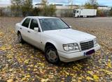 Mercedes-Benz E 220 W124 Garagenwagen, Schiebedach - gebrauchte Mercedes-Benz E 220 aus dem Jahr 1995