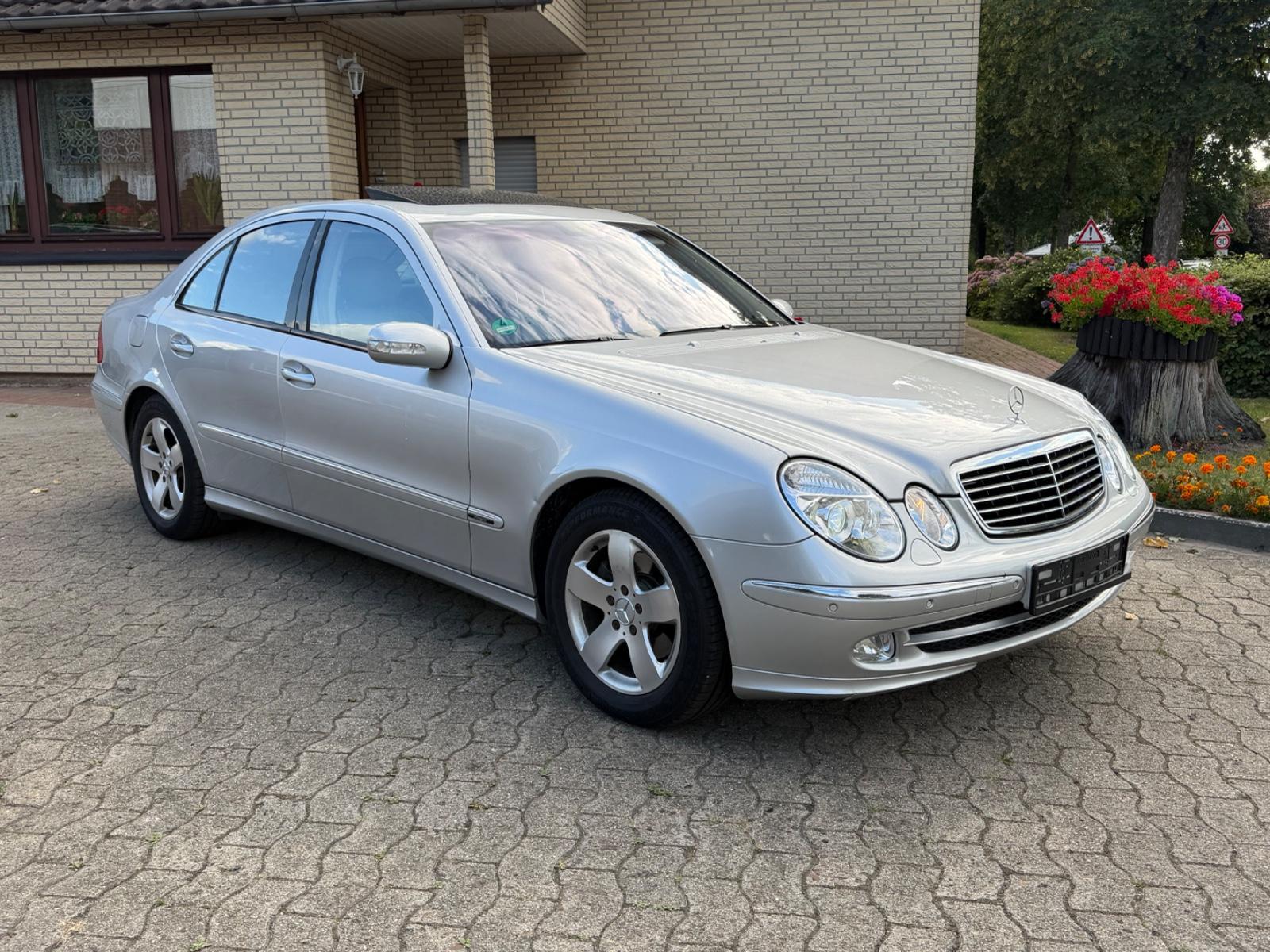 Mercedes-Benz E 240 AVANTGARDE
