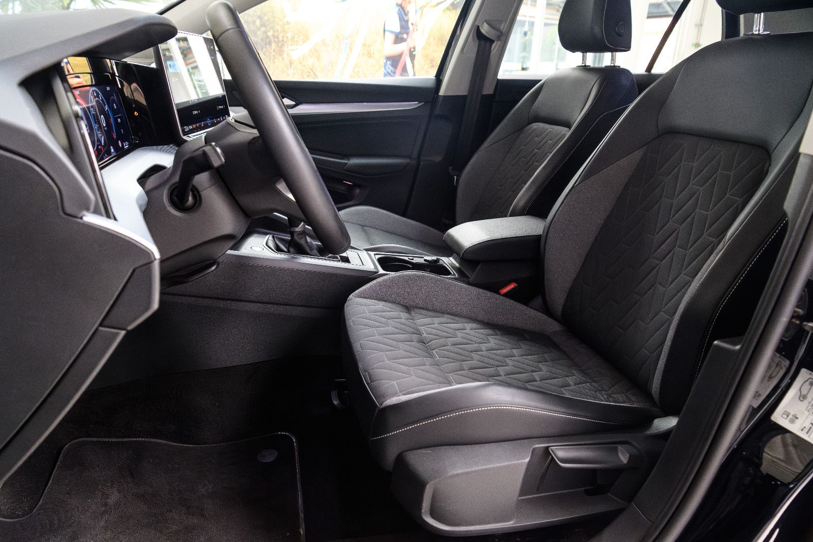 Fahrzeugabbildung Volkswagen Golf VIII Lim. 1.5 TSI Goal +AHK+GJR+KAM+NAVI