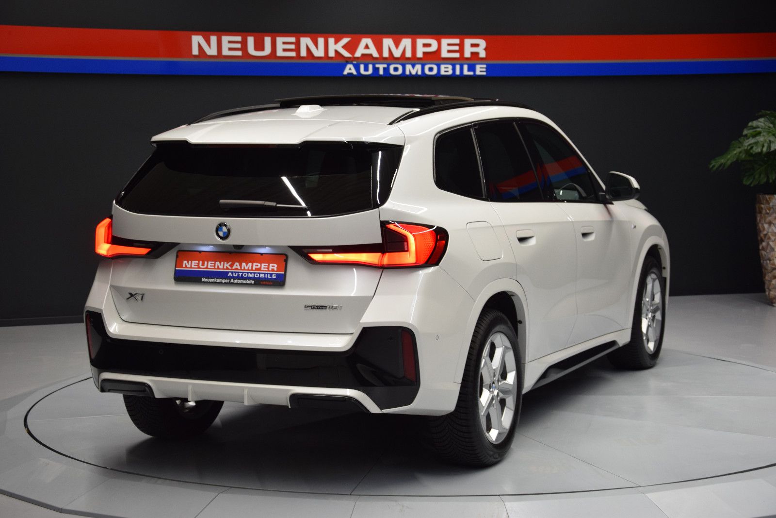 Fahrzeugabbildung BMW X1 18 i sDrive M Sport Pano H&k Memory ACC Leder