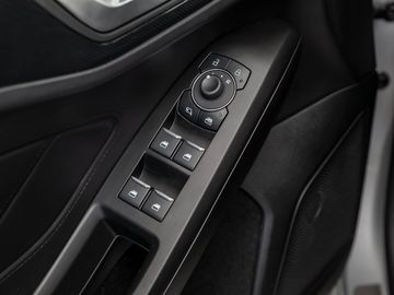 Ford Focus Turnier 1.0 ST-Line LED Navi DAB Parkassi.
