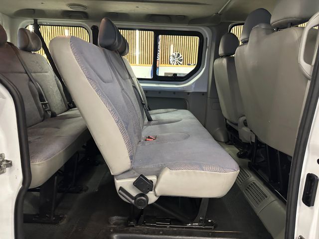 Renault Trafic Combi L1H1 2,7t  verglast*9- Sitzer*AHK*