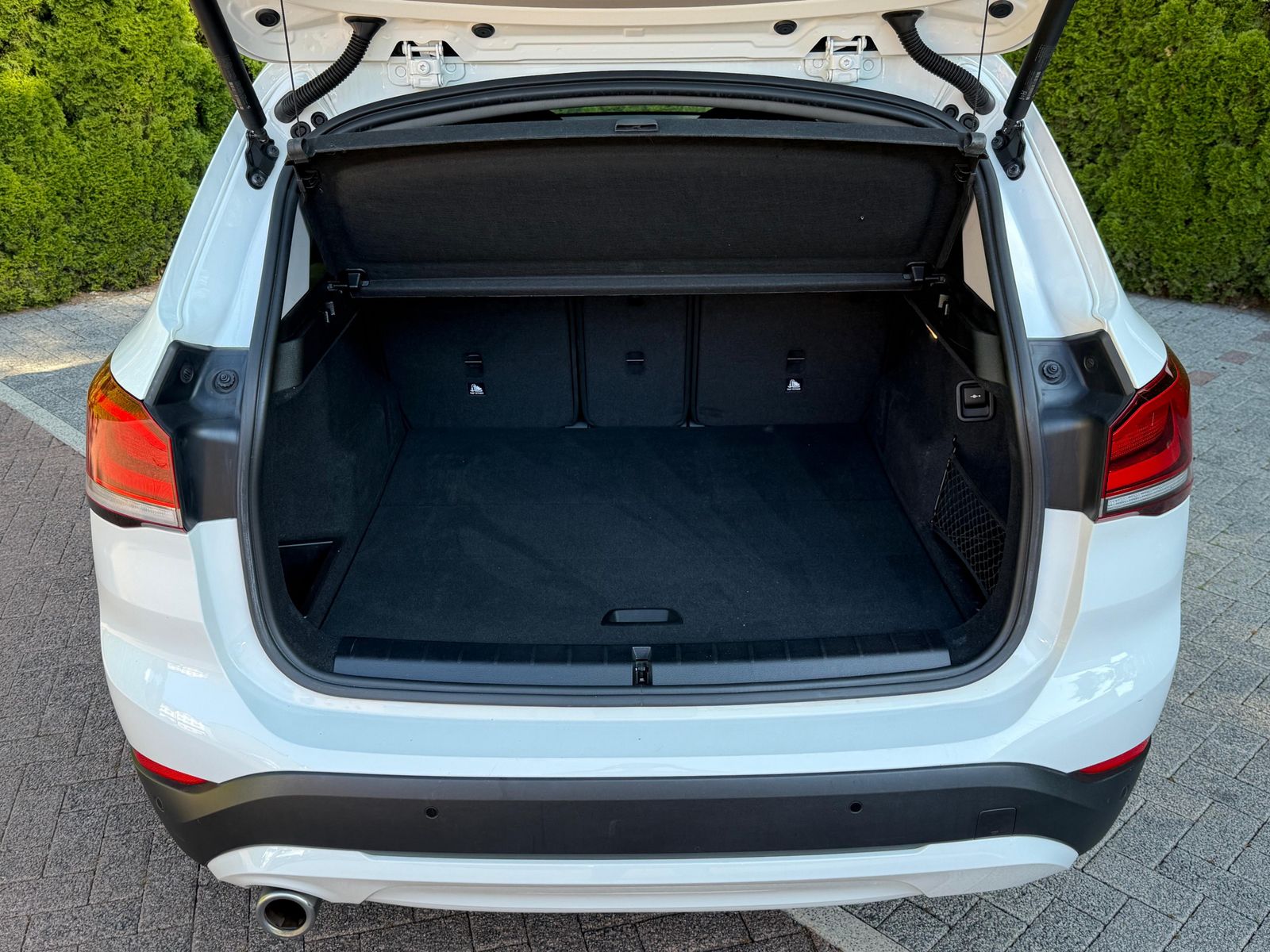Fahrzeugabbildung BMW X1 sDrive 18 i Aut. LED+NAV+SHZ+AHK+TEMP+KAM+DAB
