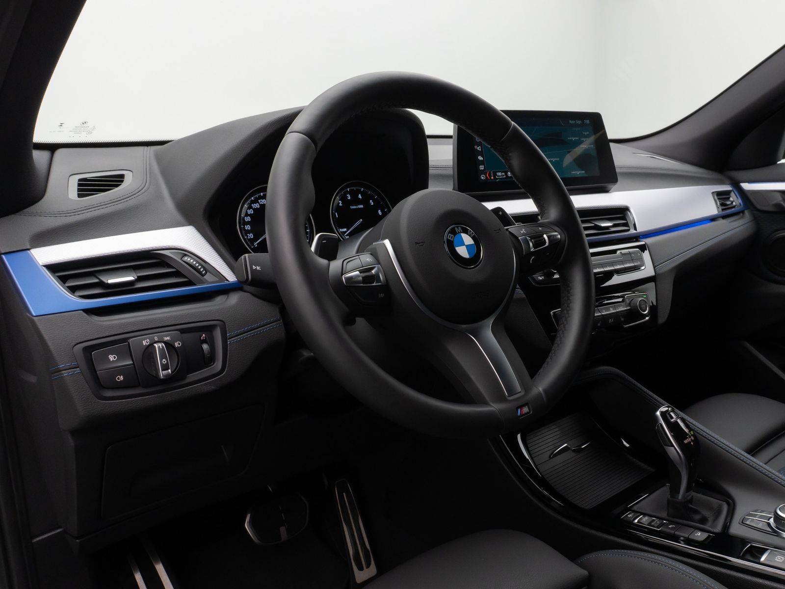 Fahrzeugabbildung BMW X2 xD20i M Sport Kamera HUD DAB Navi+ Alarm 19"